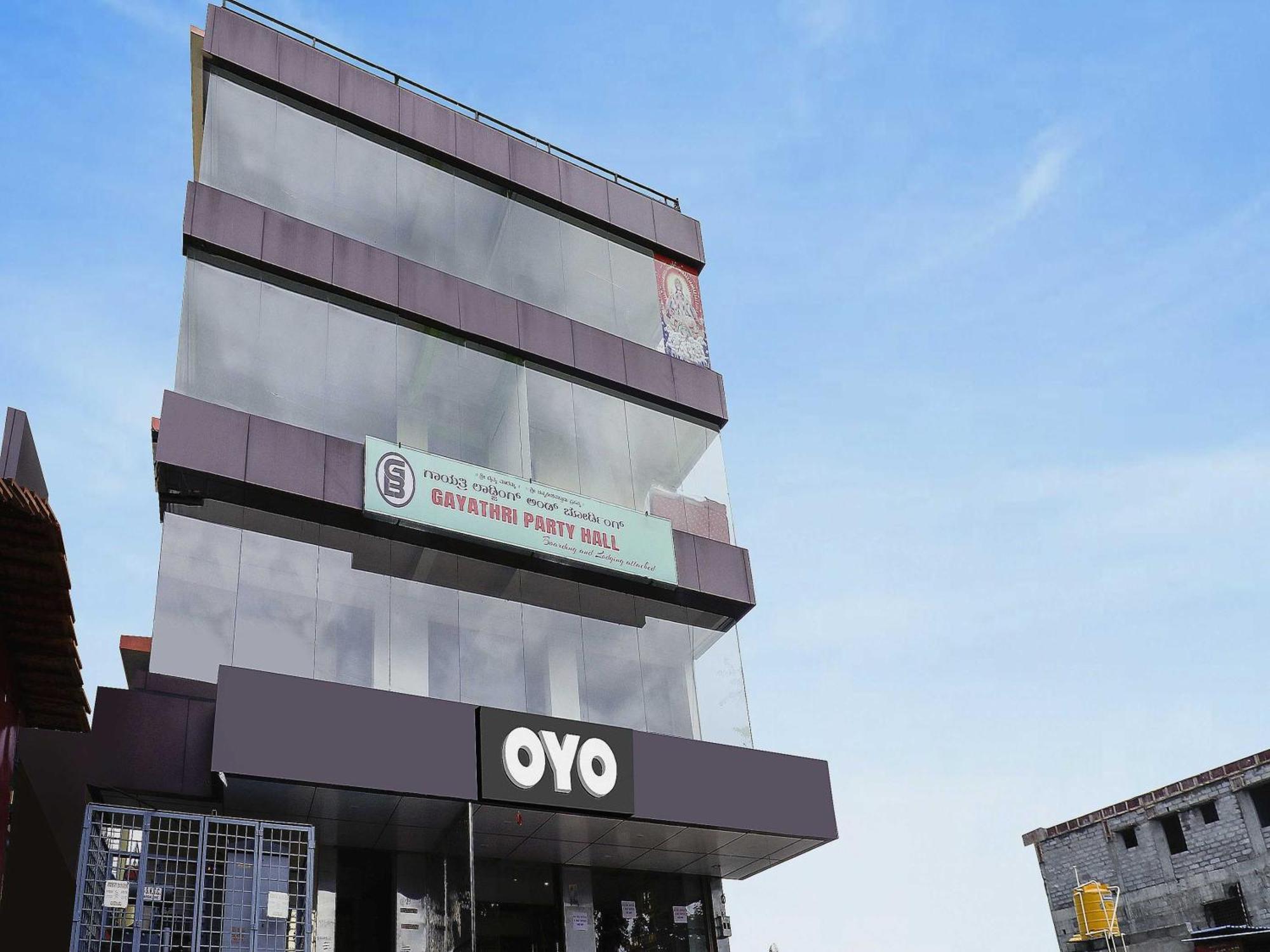 Hôtel Oyo Flagship Gayathri Lodging & Boarding à Bangalore Extérieur photo